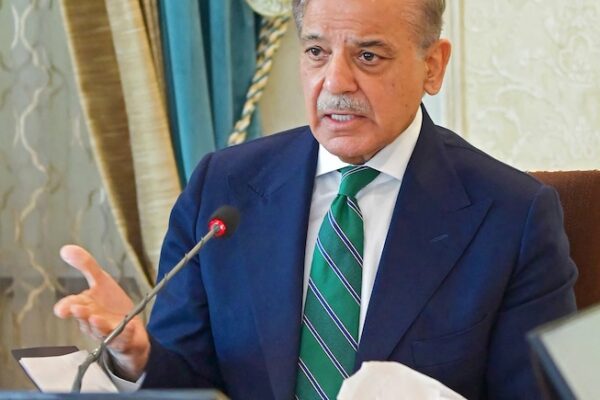 These pictures are telling the condition of Pakistan’s heart, Munir also appeared with Shahbaz in the meeting