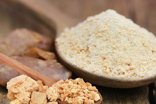 Hing or asafoetida ke fayde. Effective home recipe in digestion, pain and diseases.