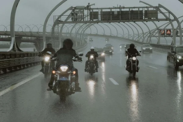 Ride a bike in the rain: Ride a monsoon riding bike? Don’t make these mistakes. Otherwise you’ll have to regret it