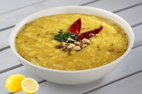 Lemon in Dal Benefits. Advantages and disadvantages of putting lemon in lentils, learn the right way.